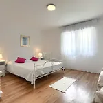 Laura By Interhome Apartman Pula
