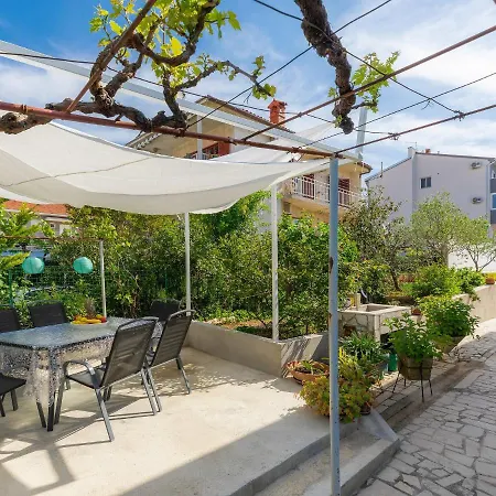 Laura By Interhome Apartament