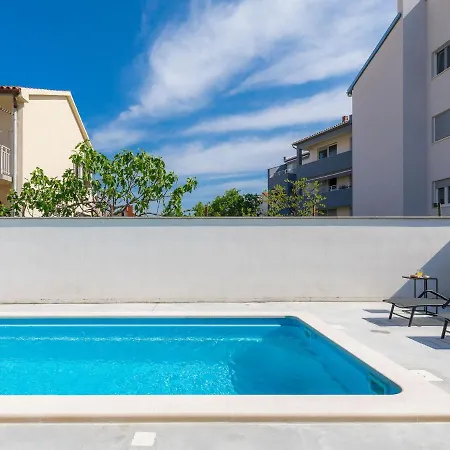 Apartament Laura By Interhome Pula