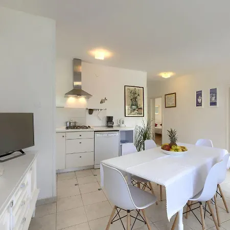 Laura By Interhome Apartament