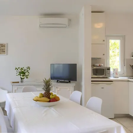 Laura By Interhome Apartament