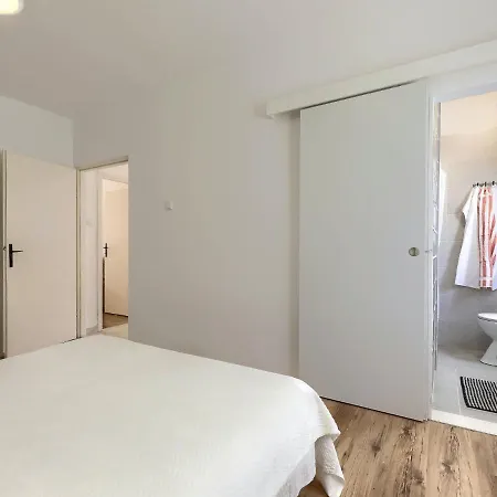 Laura By Interhome Apartament