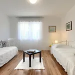 Lägenhet Laura By Interhome Pula