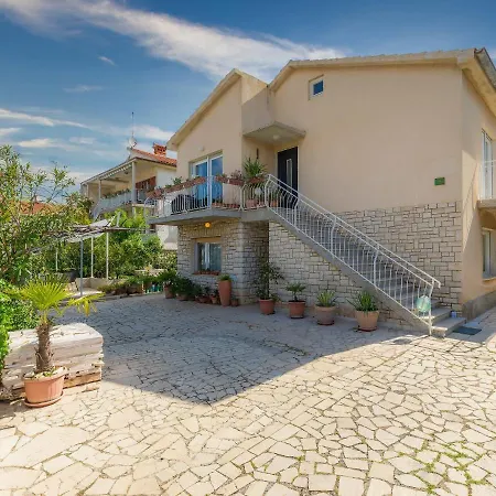 Laura By Interhome 풀라