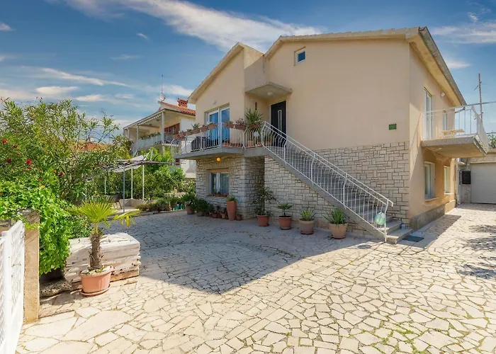 Laura By Interhome 풀라