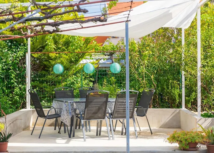 Laura By Interhome *