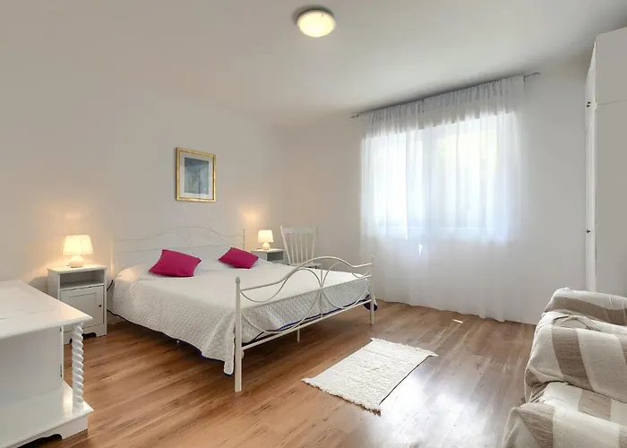 Laura By Interhome 아파트 풀라