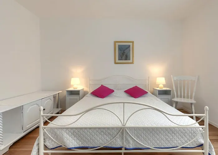 Laura By Interhome 풀라