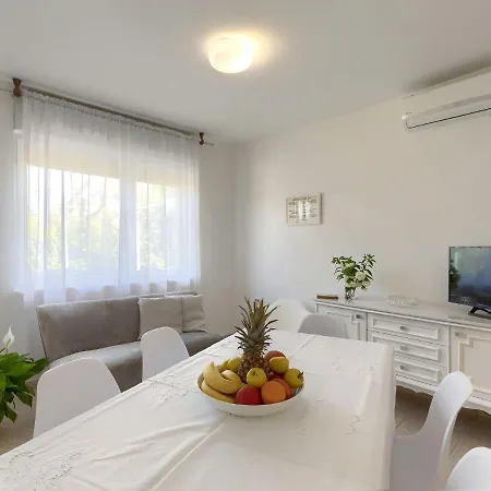 Apartment Laura By Interhome *